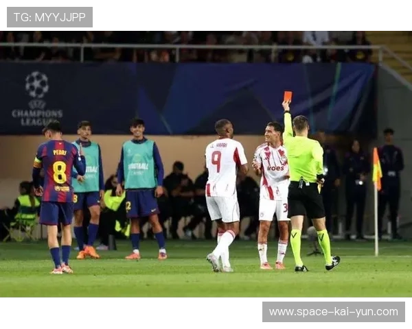 费尔明欧冠帽子戏法引爆诺坎普，球迷欢腾不已