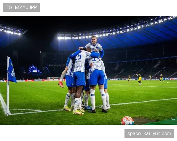 从降级区到中游:科隆新帅鲍姆加特上任三个月带来的改变 从降级区到中游:科隆新帅鲍姆加特上任三个月带来的改变