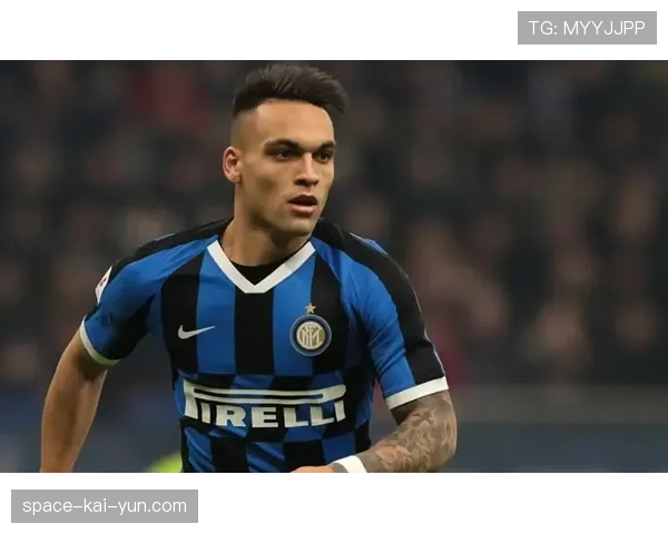 战术评论:随着中锋角色变化,纯粹的高球传中战术是否正在意甲没落? 战术评论:随着中锋角色变化,纯粹的高球传中战术是否正在意甲没落?